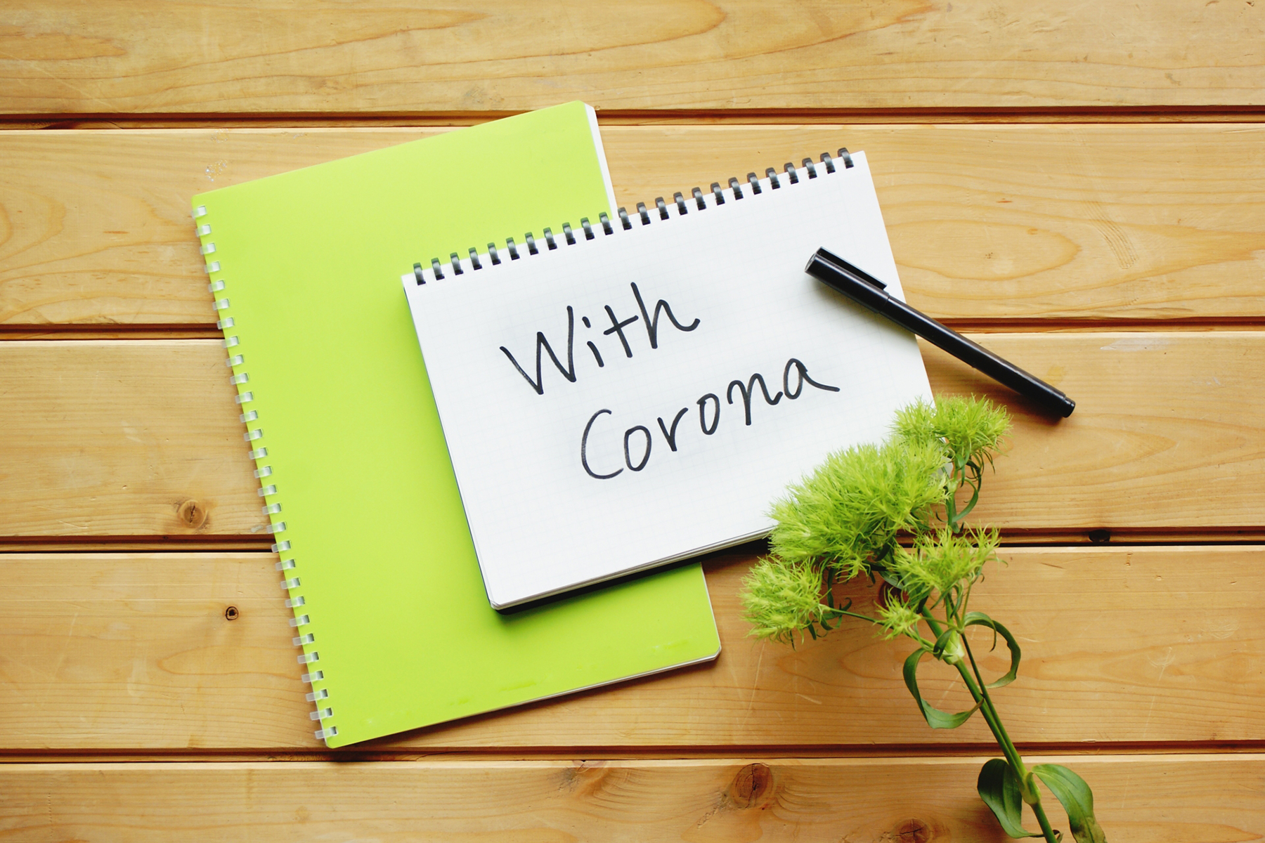 メモに書かれた「With Corona」の文字